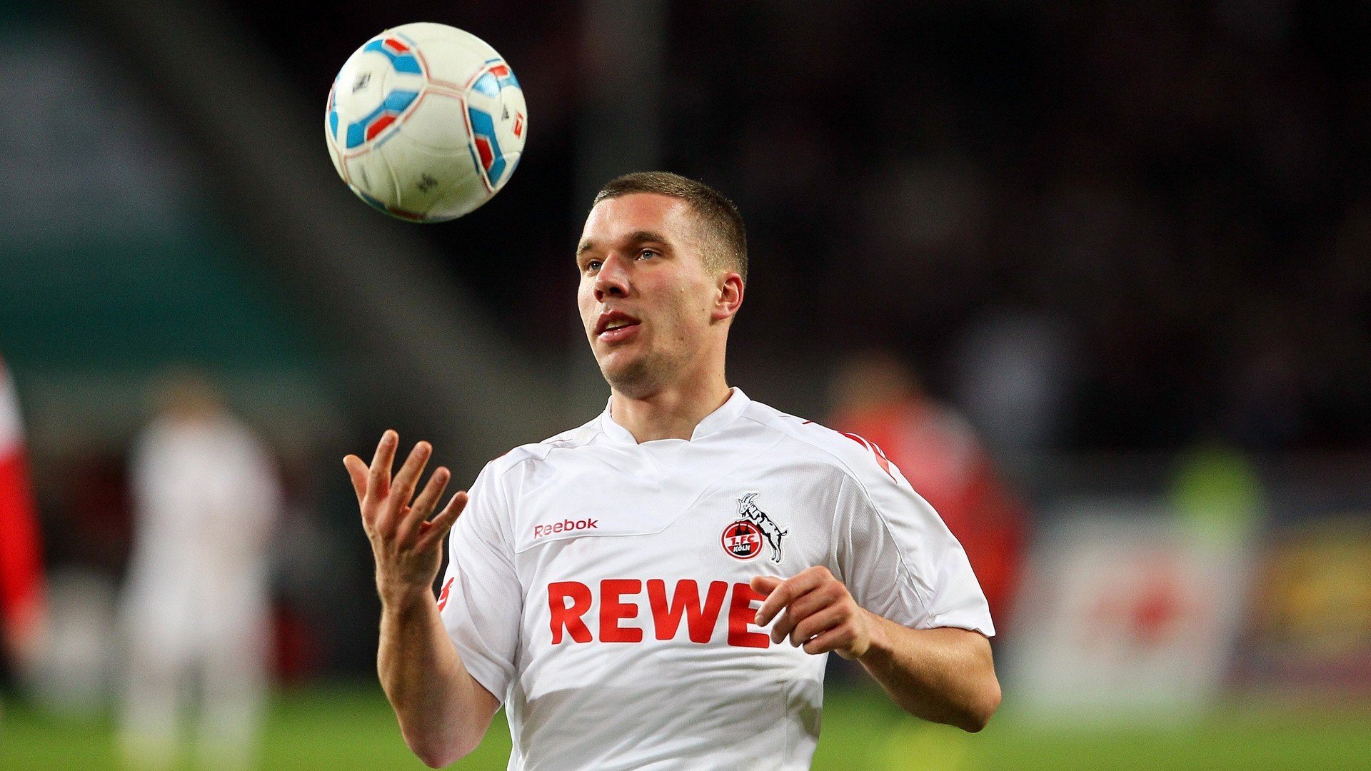 皮特·卡普尔的精准突破和精准传球，助袋鼠队快速反击，皮尔斯和卡特谁厉害